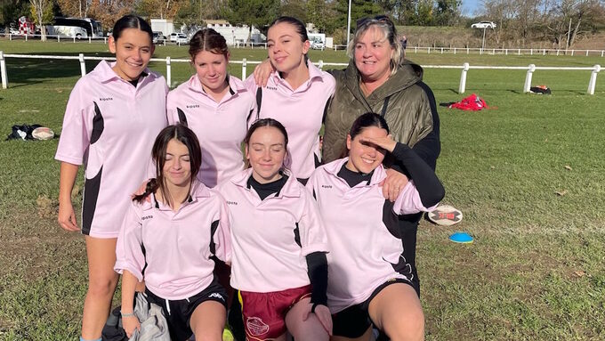 Équipe de rugby féminin du lycée Jules Fil.