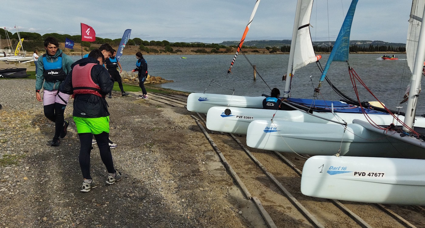 Élèves du lycée Jules Fil en sortie voile à La Nautique.