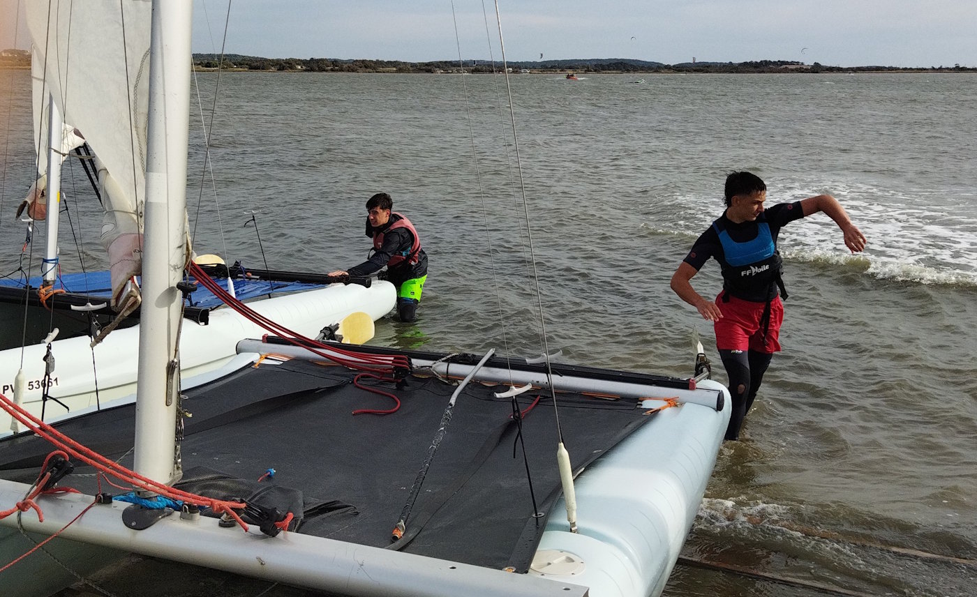 Élèves du lycée Jules Fil en sortie voile à La Nautique.