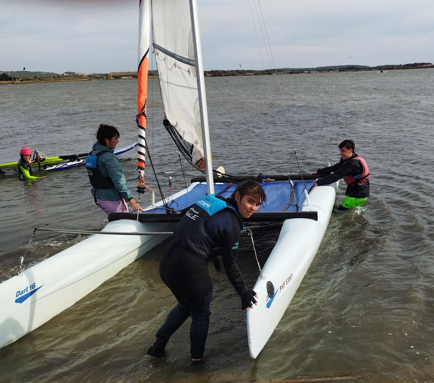 Élèves du lycée Jules Fil en sortie voile à La Nautique.