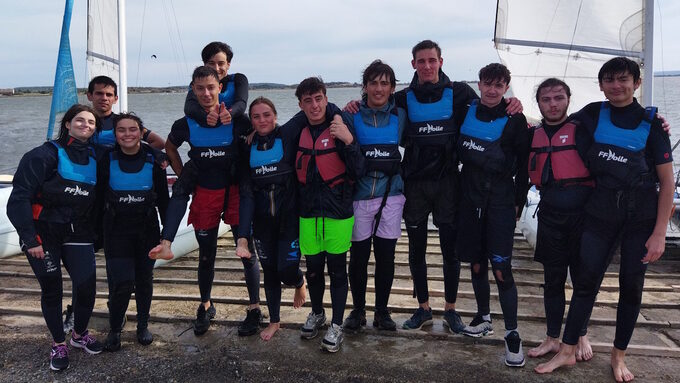 Élèves du lycée Jules Fil en sortie voile à La Nautique.