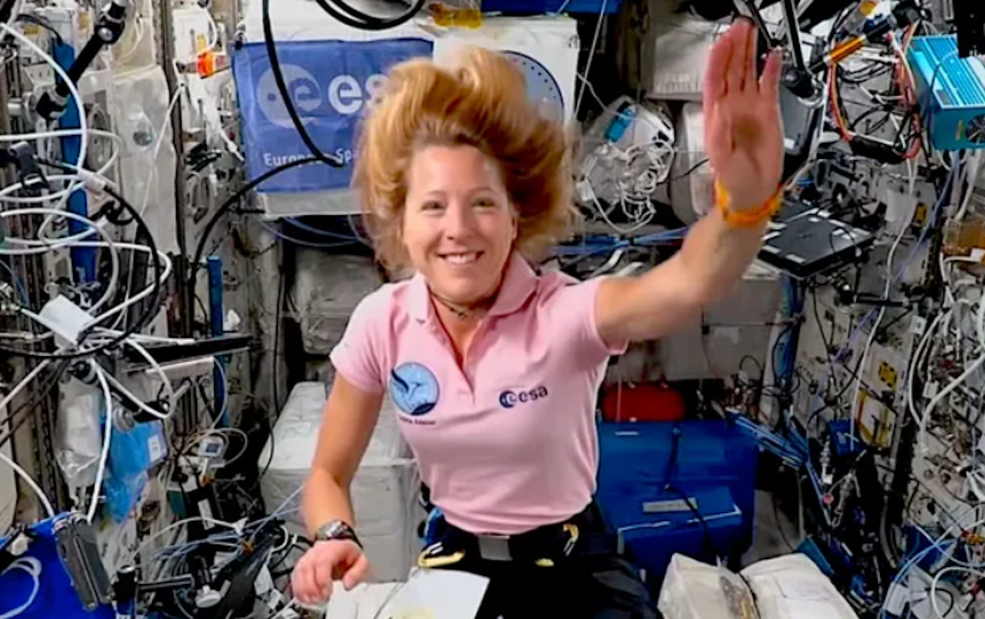 Sophie Adenot à bord de la station spatiale internationale.