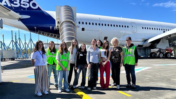Élèves du lycée Jules Fil en visite à Airbus.